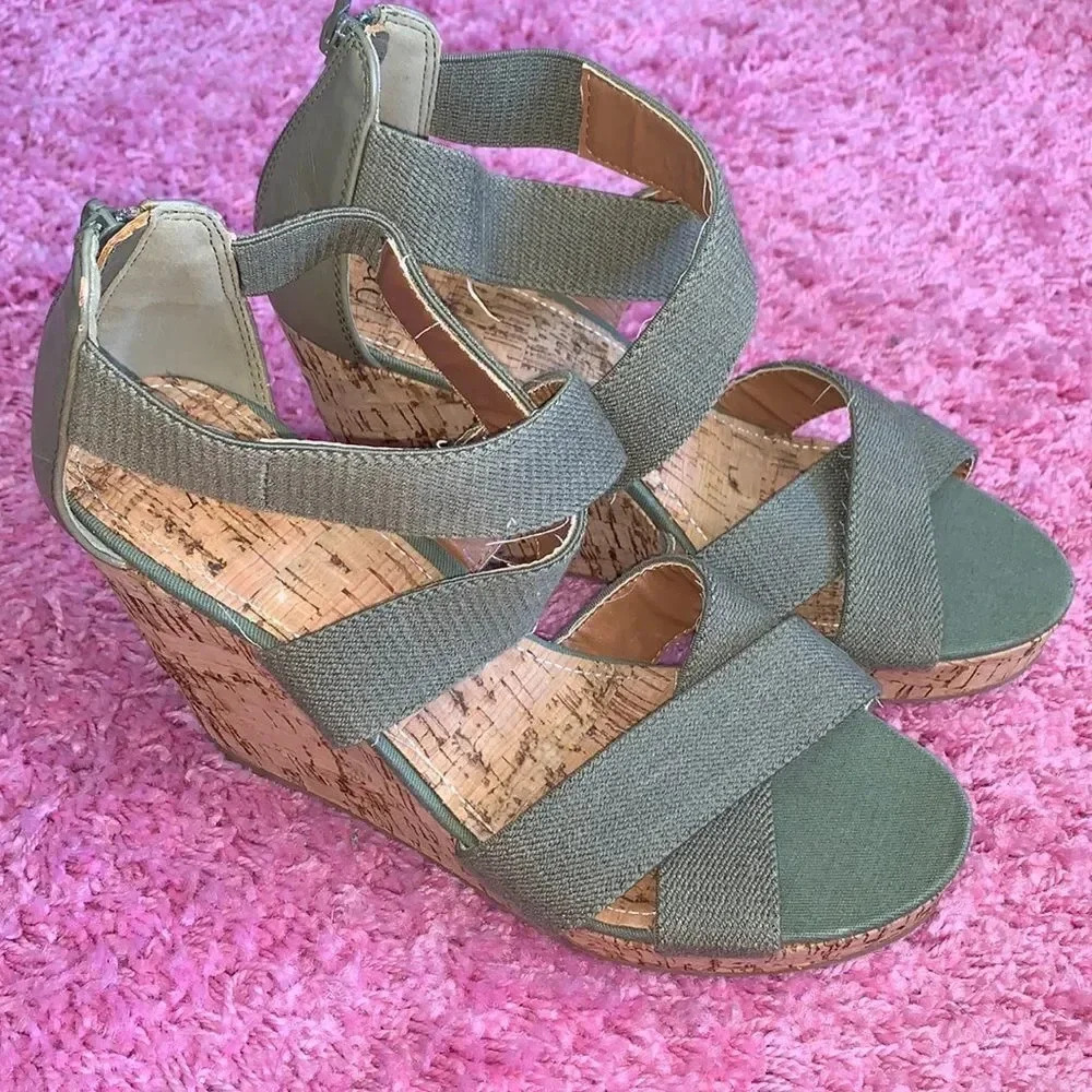 NY & Co Green Espadrille Wedges